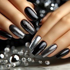 Classy Black And Silver Nails, Black And Silver Design Nails, Black Gray And Silver Nails, Black And Silver Elegant Nails, Black And Silver Dip Nails, Elegant Black Acrylic Nails, Dark Gray Nails With Design, Black Silver Chrome Nails, Black Nails With Silver Tips