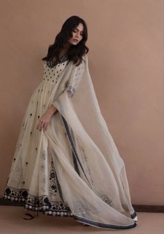 Suit Poses, Indian Fits, Power And Control, Casual Indian Fashion, Chique Outfits, Salwar Kamiz