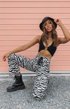 Festival Inspo Outfits, Electro Festival Outfit, Mgk Concert, Zebra Jeans, Zebra Print Pants, Rave Fits, Statement Pants