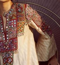 Kurta Set For Women, Kurti Patterns, White Kurta, White Mirror, Tarun Tahiliani, Embroidery Designs Fashion, Indian Fashion Dresses, Kurta Designs