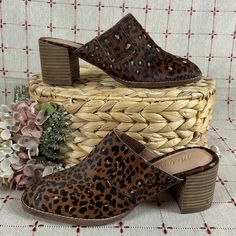 Madewell “The Carey” Mule Real Calf Hair Slip On Mules Dyed Leopard Print Real Calf Hair Gored Panels On Either Side For Added Fit, Leather Lined & Padded Bed Slightly Square Toe, Heel Is Just Under 2.5” Size 6 New Without Box Or Stickers Bottom Does Have Sticker Residue Be Sure To Check Out The Photos As They Are Part Of The Description Smoke Free Home Casual Brown Low Heel Mules, Brown Low Heel Mules With Stacked Heel, Brown Mules With Stacked Low Heel, Brown Mules With Cushioned Footbed And Block Heel, Brown Block Heel Mules With Cushioned Footbed, Brown Low Heel Mules With Medium Width, Brown Closed Toe Mules For Fall, Brown Almond Toe Mules For Fall, Padded Bed