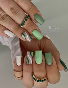 Mint Green Nails, St Patricks Day Nails, Green Nail Designs, Nagel Tips, Fake Nails With Glue, Nail Forms, Stick On Nails, Nail Art Hacks, Artificial Nails