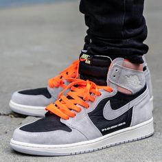 Jordan 1 Neutral Grey, Nike Kicks, Custom Shoes Diy, Sneakers Street, Diy Sneakers, Sneakers Jordans, All Nike Shoes, Shoes Sneakers Jordans, Jordan 1 High Og