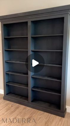 an empty bookcase with the words madera on it