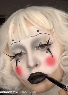 Moon Clown Makeup, Halloween Jester Costume, Alternative Clown Costume, Feminine Clown Makeup, Black And White Clown Outfit, Pierott Clown Makeup, Classic Clown Makeup, Clown Makeup Drawing, Heart Clown Makeup