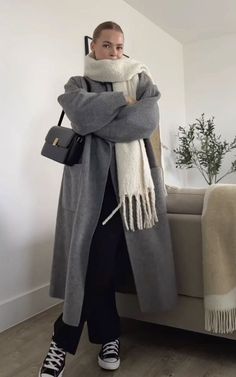 Casual Grey Coat Outfit, Winter Outfits With Grey Coat, Light Grey Overcoat Outfit Women, Gray Winter Coat Outfit, Winter Coat And Scarf, Winter Outfit Grey Coat, Grey Dress Coat Outfit, Grey Coat Outfit Aesthetic, Dark Grey Coat Outfit Winter