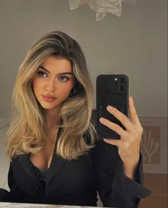 Balayage With Layers Mid Length, Blond Hair Brown Eyes, Rambut Brunette, Brown Hair Balayage, Blonde Hair Inspiration, Haircuts Straight Hair, Haircuts For Medium Hair, Brown Blonde Hair, Hair Inspiration Color