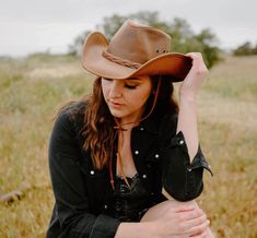 This women's leather cowboy hat is the perfect pairing of form and function. Its curved brim 3", and crown measures 4". This hat also features an all-leather braided chinstrap. The sweatband is sewn in and the hat will mold to your head shape overtime. Keep scrolling to the right to find our sizing guide to find your perfect fit. Material: Mid-weight Cowhide Leather Cowboy Hats Women, American Hat Makers, Leather Cowboy Hats, American Hat, Patriotic Hats, Black Cowgirl, Sun And Rain, Felt Cowboy Hats, Black Cowboy