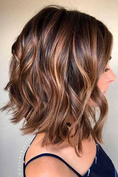 Short Caramel Hair, Hair Color Ideas For Brunettes Balayage, Brown Hair Cuts, Rambut Brunette, Medium Bob, Caramel Hair, Caramel Highlights, Brunette Color, Brown Hair Balayage