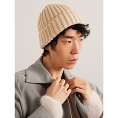 With a "mission to replace excess with quality, " Stòffa designs wardrobe staples that are built to last. A perfect example, this 'Watch' beanie is rib-knitted from warm, naturally insulating cashmere in a neutral beige hue. Classic Fitted Beanie For Fall, Classic Fitted Wool Beanie, Cashmere Beanie, Crown Heights, Mens Beanie, Neutral Beige, Mr Porter, Wardrobe Staples, Fashion News