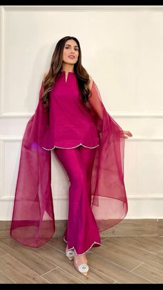 New Style Traditional Dresses, Indian Dress Designs Ideas, Trending Indian Suit Styles, Traditional Suit Designs, Indian Outfit Designs, Kurta New Designs Women, Dress Outfits Indian, Wedding Wear Dresses For Women, Stylish Cord Set Designs