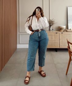 Curve Women Outfit, Court Outfit Women Plus Size, Curvy Casual Outfits Summer Plus Size, Beach Office Outfit, Paris Outfits Plus Size, Plus Size Outfits Modest, Round Belly Outfits, Elegant Curvy Outfit, Work Picnic Outfit