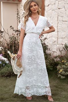 Embroidered Short Sleeve Surplice Neck Maxi Dress - Casual & Maxi Dresses - FITGGINS White Floral Lace Dress, Floral Lace Maxi Dress, Floor Length Maxi Dress, Bohemian Maxi, Bohemian Maxi Dress, Lace Neckline, Floral Lace Dress, Styl Boho, Lace Maxi