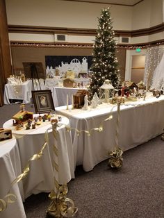 the table is covered with white linens and gold ribbons