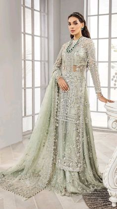 Emerald Green Lehenga, Bridal Lehenga Pakistani, Mehndi Dress, Bridal Dupatta, Wedding Party Wear, Green Lehenga, Pakistani Fashion Party Wear