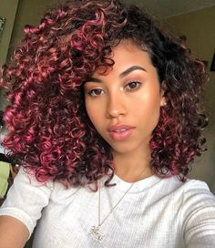 Curly Pink Hair, Pink Purple Hair, Trendy We Fryzurach, Dark Curly Hair, Curly Hair Wig