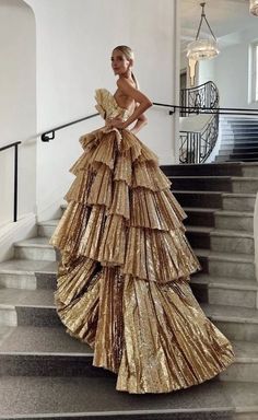 #leonie #hanne #leoniehanne #cannes #festival #cinema #dress #gold #golden #aesthetic #fashion #mode #model #highfashion #couture #hautecouture #vintage #inspo #pose #instagram #insta #inspiration #fit #outfit #out #event #night #nightout #blogger #influence #influencer Ball Gown Dress, Prom Dress Inspiration, فستان سهرة, Gala Dresses, Glam Dresses, Ball Gown Dresses, Gown Dress, Prom Party, Prom Party Dresses