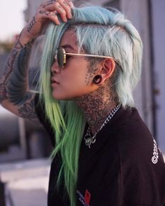 Grunge Haircut, Half And Half Hair, Shaved Hair Cuts, Half Shaved Hair, Shaved Side Hairstyles, Half Shaved, Fesyen Rambut, Vlasové Trendy, Punk Hair