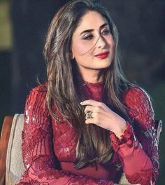 Dyjr_drvmaasffr Bollywood Icons, Kareena Kapoor Pics, Frocks And Gowns, Fitness Fashion Outfits, Indian Woman, Cool Braids, Kareena Kapoor Khan, Beautiful Muslim Women, Kareena Kapoor