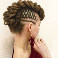 Braided Mohawk Hairstyles, Braided Mohawk, Rock Hairstyles, Mohawk Braid, Mohawk Hairstyles, Edgy Hair, Hair Art, Hair Designs