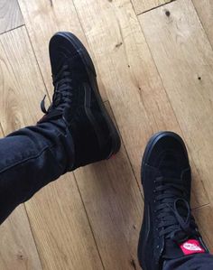 Sk8 Hi Outfit, Black Vans Outfit, Vans Outfit Men, Estilo Vans, Vans Sk8 Hi Black, Vans Boots, All Black Vans