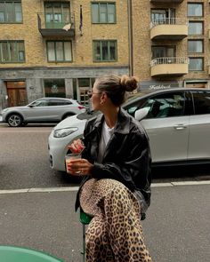 Cheetah Fall Outfits, Leopard Fall Outfit, Leopard Print Pants Outfit Street Style, Leopard Print Pants Outfits, Leopard Print Skirt Outfit Winter, Cheetah Heels Outfit, Leopard Mini Skirt Outfit, Leopard Maxi Skirt Outfit, Cheetah Print Pants Outfit