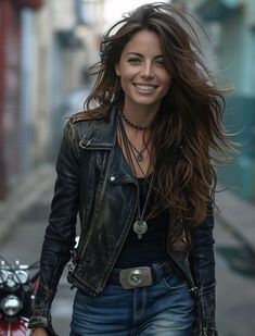 Shaggy Fringe, Bike Outfit, Weather Clothes, Look Boho Chic, Boho Hair, Chique Outfits, Retro Styles, Short Waves, Hair Color And Cut