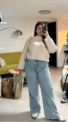 Outfits Invierno Curvy, Plus Size College Outfits, Embroidery Flowers Easy, Fat Girls Outfit Ideas, Mid Size Outfits Summer, Workout For Summer, Plus Size Poses, K Embroidery