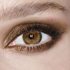 Eyeshadow pencil in antiqued amber Eye Makeup Brown, Sparkly Eye Makeup, Brown Eye Makeup, Chameleon Eyes, Sparkle Makeup, 2015 Makeup, Eye Makeup Set, Holiday Makeup Looks, Eyeshadow Pencil