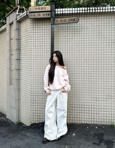 winter fall aesthetic outfit inspo Outfit Recipe, Winter Fall Aesthetic, East Asian Fashion, Fall Aesthetic Outfit, Indie Movie Posters, Capsule Wardrobe Casual, Outfits Simple, Concert Fits, Grey Outfit