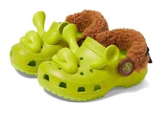 Crocs Kids Shrek Classic Clog (Toddler) - Kid's Shoes : Lime Punch : Get your little buddy comfortable in the chic and bright design of the Crocs Kids Shrek Classic Clog with a soft and plushy collar with classy Shrek ear and nose charms on the vamp. Synthetic upper. Synthetic lining and insole. Slip-on style with pull tabs on the fur-lined collar. Round toe construction. Synthetic outsole. Imported. Measurements: Weight: 2 oz Product measurements were taken using size 5 Toddler, width M. Please Shrek Shoes, Shrek Crocs, Weird Crocs, Weird Shoes, Kids Crocs, Customized Crocs Shoes For Boys, Cereal Crocs Shoes, Crocs Kids Crocs Shoes, Shrek Wedding