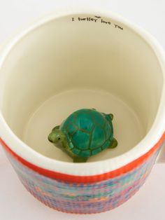 Peek-A-Boo Mug|Turtle-view 1 Cool Mug Ideas, Castle Vibes, Art Haus, Dog Peeking, Fun Mugs, Dinosaur Mug, Turtle Gifts, Camping Coffee, Unique Mug