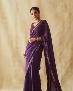 Indian Outfits Women, Backless Blouse Designs Saris, Saris Indian, Neha Shetty, Backless Blouse Designs, Purple Saree