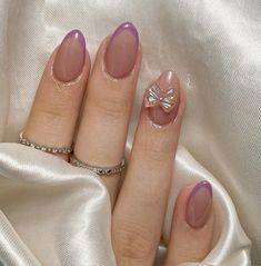 #nails #uñas #nude #pink #glam #golden #white Gel Nails Shape, Hard Gel Nails, Hippie Nails, Pink Glam, Glow Nails, Vacation Nails, Golden Chain