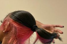 Brown Hair With Pink Skunk Stripe, Pink Sunk Strip Hair, Peekaboo Hair 4c, Half And Half Hair Color Ideas, Pink Skunk Stripe Curly Hair, Blue Skunk Stripe Hair, Black Wig With Pink Peekaboo, Black Wig Pink Skunk Stripe