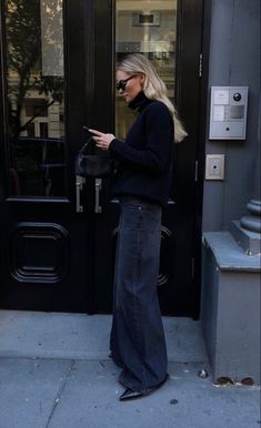 Anouk Yve Style, Palazzo Jeans Outfit, Alledaagse Outfit, Palazzo Jeans, Look Boho Chic, Mode Zara, Scandinavian Fashion, Paris Mode, Neue Outfits