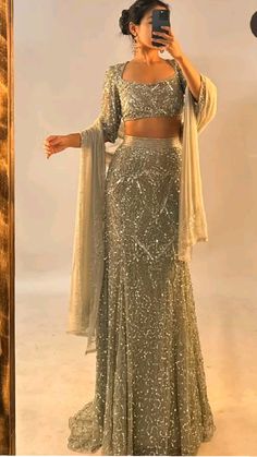 Straight Fit Lehenga, Outfit Ideas For Engagement Indian, Indian Wedding Outfits Aesthetic, Indian Wedding Sangeet Outfit, Shaadi Outfits Desi Wedding, Desi Engagement Outfit, Engagement Dress Ideas Indian, Sangeet Dress Ideas, Sangeet Outfit For Bridesmaid