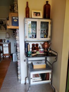 a shelf with some books and vases on it