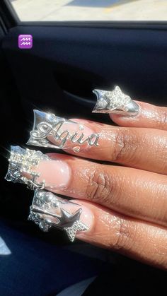 Home Coming Nail Ideas, Aquarius Nails Birthday, Duck Nails Birthday Set, Birthday Silver Nails, Medium Duck Nail Designs, Silver Nails With Charms, Silver Y2k Nails, Duck Birthday Nails, Duck Tail Nails