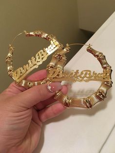 90s Rnb Party, Sweet 16 Outfit Ideas, Hijab Jewelry, 90s Rnb, Chunky Gold Earrings, Gold Diamond Earrings Studs, Bling Necklace