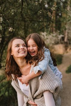 Mommy Daughter Photoshoot, Boho Mother, Mother Daughter Photos, Spring Photoshoot, Mother Daughter Photography