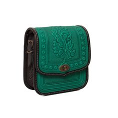 Introducing our Emerald and Black Crossbody Purse, a stylish small messenger bag designed for women on the go. Featuring one main section and a small pocket for your mobile phone, along with a button to securely fix your keys, this bag ensures effortless organization and quick access to your essentials. The adjustable shoulder strap offers a length range of 47.2 to 31.5 inches (120 to 80 cm), providing comfort whether worn as a shoulder bag or a backpack. Additionally, an extra strap is included for added versatility, allowing you to transform the bag to suit your needs. Here are the dimensions of the bag: External dimensions: 5.7 x 7.4 x 2.7 inches (14.5 x 19 x 7 cm) Internal dimensions: 5.5 x 7 x 2.5 inches (14 x 18 x 6.5 cm) Weight: Approximately 1lb (465g) Please note that due to the n On-the-go Satchel Camera Bag With Mobile Phone Holder, Travel Shoulder Bag With Phone Pocket, Daily Use Mobile Phone Shoulder Bag In Rectangular Case, Green Crossbody Belt Bag With Cell Phone Pocket, Rectangular Mobile Phone Bag For Everyday Use, Green Satchel Phone Bag With Cell Phone Pocket, Green Satchel With Cell Phone Pocket For Everyday Use, On-the-go Crossbody Saddle Bag With Phone Pocket, Green Travel Satchel With Mobile Phone Bag