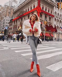 Love the red blouse and boots with this cute faux fur jacket and frayed denim jeans. Coat Outfit, Winter Mode, Paris Outfits, Red Boots, Casual Winter Outfits, Wearing Red, Mode Vintage, Winter Fashion Outfits, Fall Winter Outfits