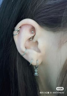 double helix piercing Piercings Double Helix Ear, Low Helix Piercing Hoop, Two Helix Piercing, All Ear Piercings Chart, High Helix Piercing, Double Helix Piercing Ideas, Ear Piercing Layout, Floating Helix Piercing, Upper Helix Piercing