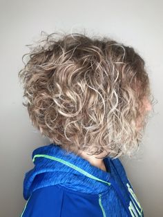 Short Aline Bob, Aline Bob, Curly Cuts, Stacked Bob Haircut, Curly Haircuts, Blonde Curly Hair