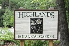 a sign for the botanical garden in front of some trees