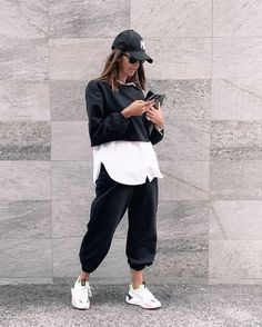 Tuta Sportiva Outfit, Sporty Look Outfits, Outfit Tuta, Thrifting Style, Sporty Outfits For Women, Sport Casual Outfit, Tomboy Stil, Sporty Chic Outfits