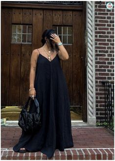 Maxi Slip Dress Outfit Casual, Dance Recital Outfits Guest Casual, Plus Summer Work Outfits, Black Maxi Dress Outfit Ideas Summer Casual Street Styles, Midsize Outfits Aesthetic, Black Maxi Dress Outfit Ideas, Maxi Dress Outfit Ideas, Black Maxi Dress Outfit, Plus Size Chic