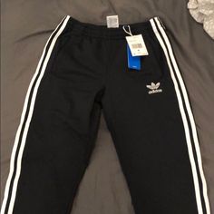 Adidas Sweatpants Side Stripe -Brand New With Tags -Size Youth Medium White Adidas Jogging Pants, Adidas Stretch Sweatpants For Streetwear, White Adidas Joggers For Jogging, Adidas White Joggers For Jogging, White Adidas Sportswear Joggers, Adidas White Sportswear Joggers, White Jogging Bottoms With Three Stripes Branding, White Jogging Bottoms With Three Stripes, White Three Stripes Jogging Bottoms