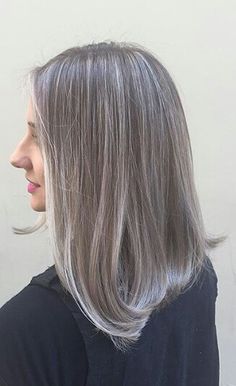 Pearl Grey Hair, Grey Blending Hair, Going Gray Gracefully, Grey Hair Inspiration, Blonde Bob Hairstyles, Rapunzel Hair, Silver Grey Hair, Subtle Highlights